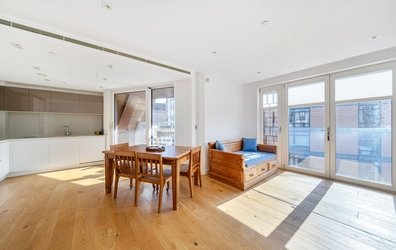 house To Rent  in  Lambeth High Street, London, SE