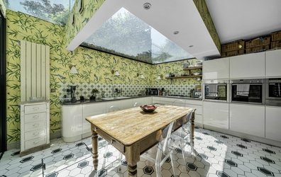 house To Rent  in  Somerville Close, London, SW9