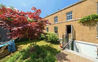 house To Rent  in  Somerville Close, London, SW9