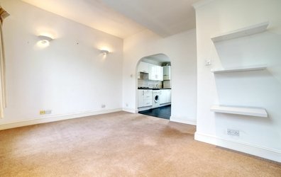 flat To Rent  in  Triangle Estate 17-1 Kennington Lane, London, SE11