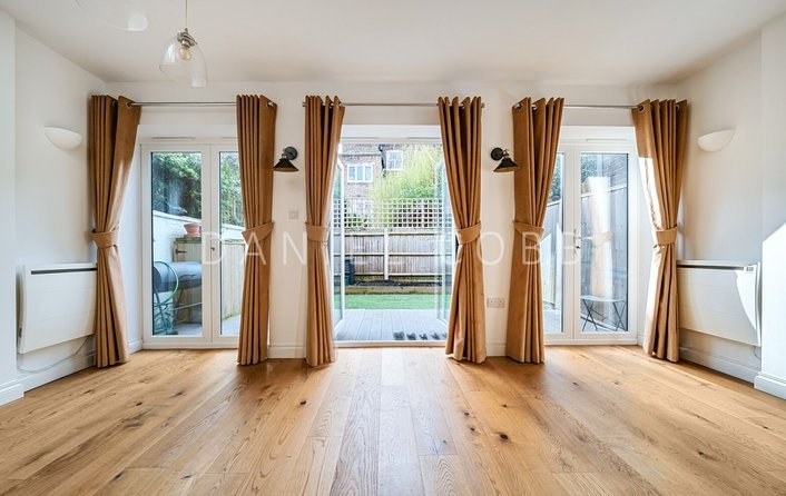  Stories Mews Stories Road, London, SE5