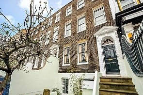 This spacious Kennington property is ideal for family living